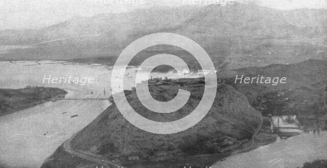 ''Panarama de Scutari d'Albanie. -- Au premier plan, la vieille citadelle.', 1916. Creator: Unknown.