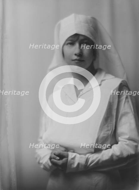 Caslova, Miss, portrait photograph, 1917 Oct. 2. Creator: Arnold Genthe.