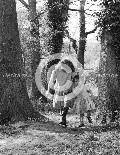 Janie and Daphne, gipsy girls, Charlwood, Surrey, 1964.