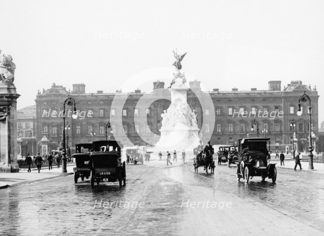 Buckingham Palace and the Mall, London, 1910. Artist: Unknown