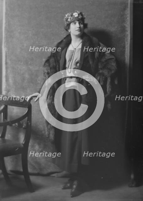 Mrs. S. Reilly, portrait photograph, 1918 Mar. 4. Creator: Arnold Genthe.