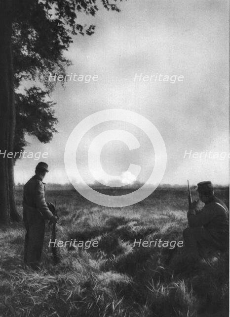 ''Sur la Ligne de Feu; Le premier shrapnell de la journee', 1914. Creator: Unknown.