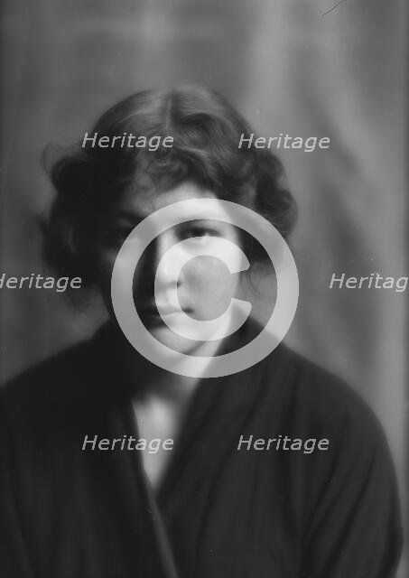 Henry, Frances D., Miss, portrait photograph, 1912 May 20. Creator: Arnold Genthe.