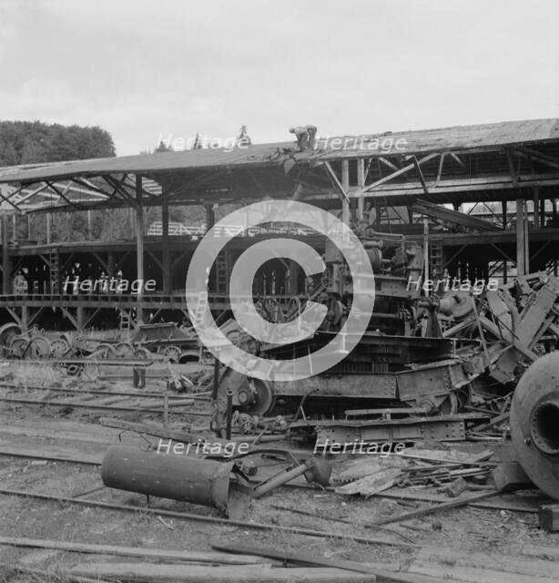 Dismantling the Mumby Lumber Mill after thirty five years op..., Malone, western Washington, 1939. Creator: Dorothea Lange.