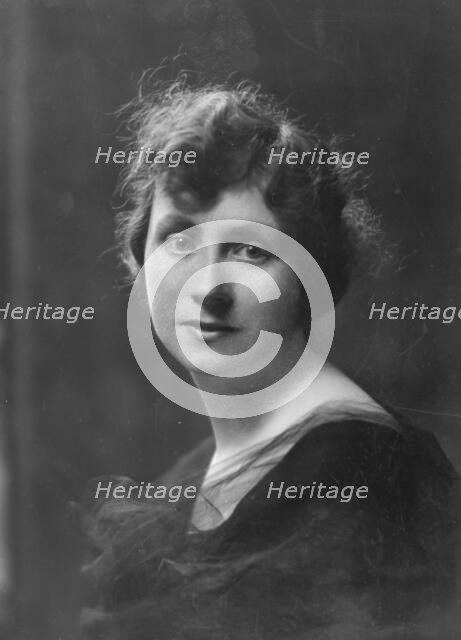 Oliver, C., Miss, portrait photograph, 1916 May 5. Creator: Arnold Genthe.