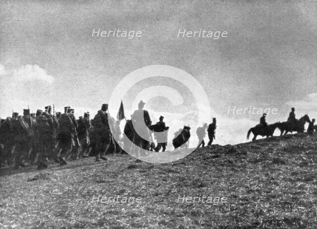 ''La Serbie Courageuse; Traversant le col de Goutchevo, l'armee serbe monte a l'offensive', 1914 Creator: Unknown.