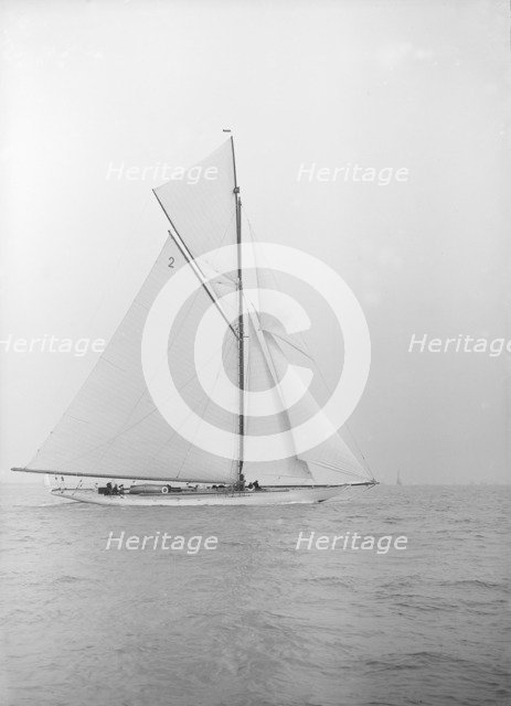 The 40-rater cutter 'Carina' sailing close-hauled, 1913. Creator: Kirk & Sons of Cowes.