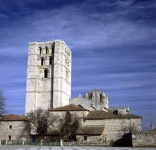View of the Zamora Cathedral, built between 1151 and 1174, it should be noted the Romanesque bell…