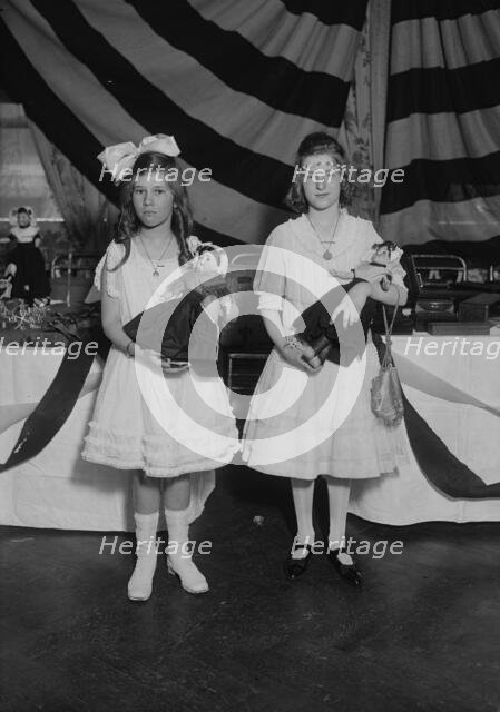 Luella Duys & Eleanor Horrmann, 1918. Creator: Bain News Service.