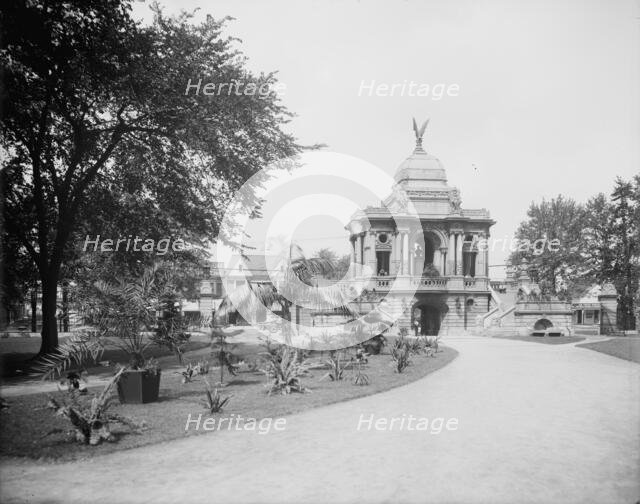 Gladwin (i.e. Water Works) Park, the Hurlbut Gate, Detroit, Mich., between 1900 and 1920. Creator: Unknown.