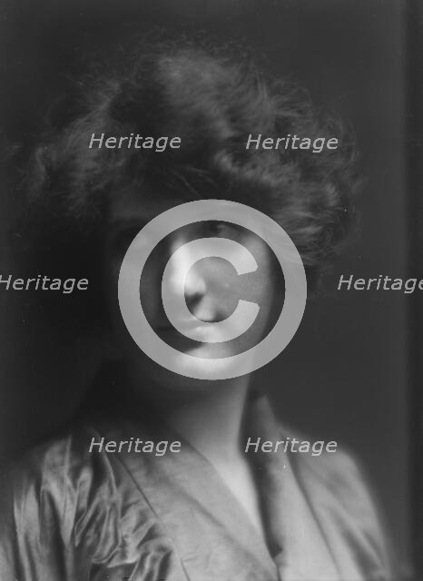 Eder, Helen, Miss, portrait photograph, ca. 1913. Creator: Arnold Genthe.