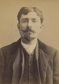 Pouget. émile, Jean, Joseph. 31 ans, né le 12/10/60 à Rodez (Aveyron). Publiciste. Anarchi..., 1892. Creator: Alphonse Bertillon.
