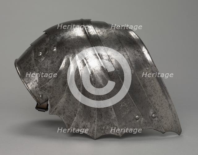 Pair of Gothic Fan-Shaped Pauldron (left), c.1485-1500. Creator: Antonio Missaglia (Italian, 1416/17-1495/96).