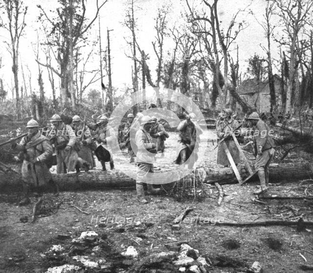 'De l'ailette a la Scarpe; le genie deblaie les routes', 1918. Creator: Unknown.