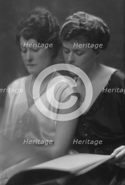 Higgins, Mrs., and Mrs. Sherwood Aldrich, portrait photograph, 1914. Creator: Arnold Genthe.