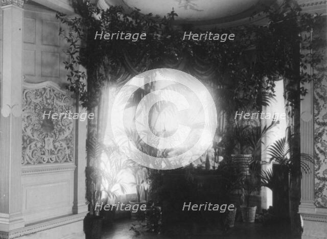 Glover House, Washington, D.C.(?), 1900?. Creator: Frances Benjamin Johnston.