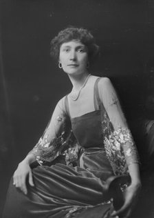 Miss N.C. Potter, portrait photograph, 1918 Nov. 22. Creator: Arnold Genthe.