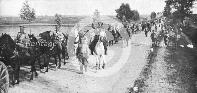 'Les Revers Russes; l'artillerie russe se retire en bon ordre sur Brest-Litowsk', 1915. Creator: Unknown.