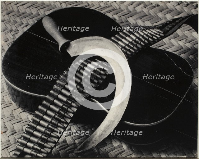 Guitare, cartouchière et faucille (Guitar, cartridge belt and sickle), 1929.