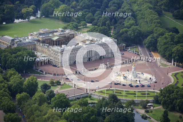 Buckingham Palace, London, 2006. Artist: Historic England Staff Photographer.