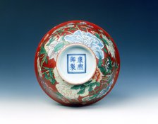 Polychrome bowl with flowers on coral ground, late Kangxi period, Qing dynasty, China, 1700-1722. Artist: Unknown