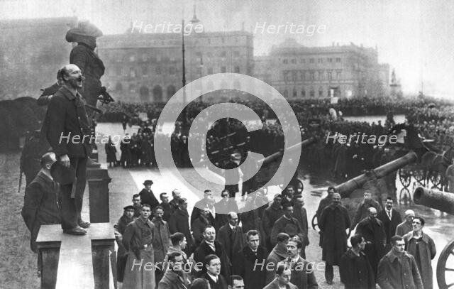 'La Nouvelle Europe; pendant la treve des morts; spectacle unique a Berlin: le 29 decembre 1918. Creator: Unknown.