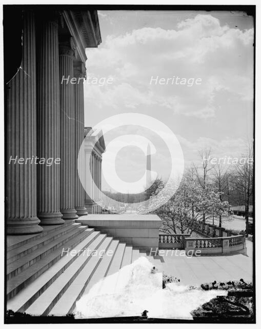 Monument and Treas. columns, between 1910 and 1920. Creator: Harris & Ewing.