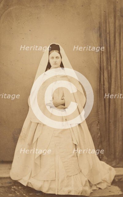 Nonne blanche (en pied), 1860s. Creator: Pierre-Louis Pierson.