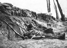 'Chimie Militaire Allemande; Ces zouaves, surpris derriere leur parapet par la nappe de gaz', 1915 Creator: Robert Scotland Liddell.