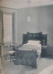 A child's bed designed by Peter Behrens, executed by TD Heymann, 1901. Artist: Unknown.