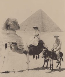 Arthur Conan Doyle and his wife Jean visiting the Pyramids, Egypt, 1907. Creator: Anonymous.