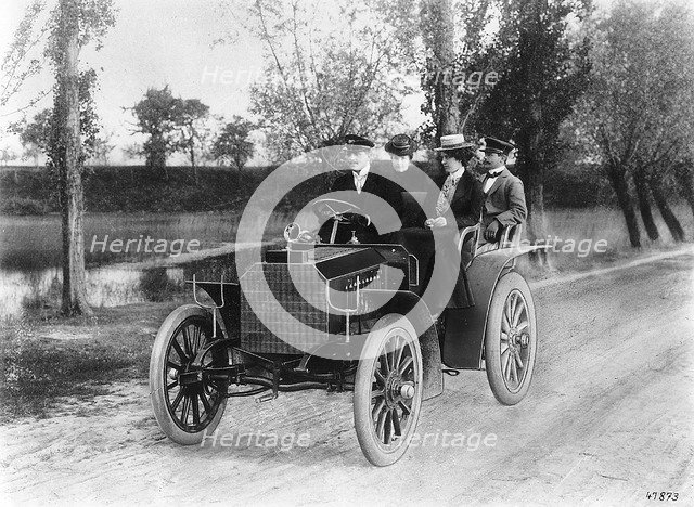 Mercedes 35 hp motor car, 1901. Artist: Unknown