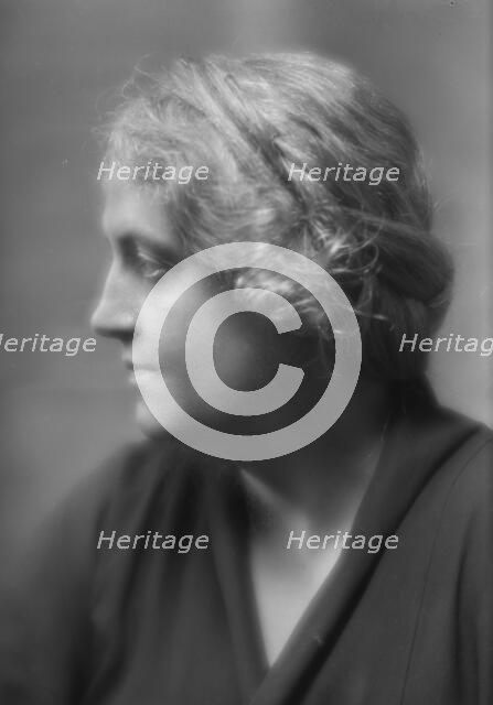 Sears, Zelda, Miss, portrait photograph, 1915 Feb. 7. Creator: Arnold Genthe.