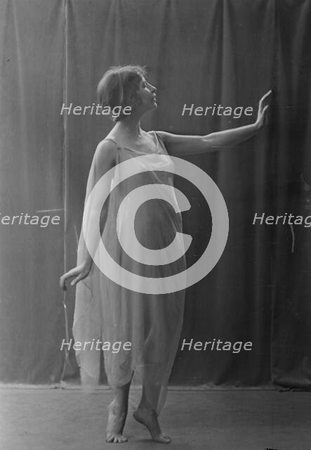 Miss Aurah Melnor, 1918 Sept. 6. Creator: Arnold Genthe.