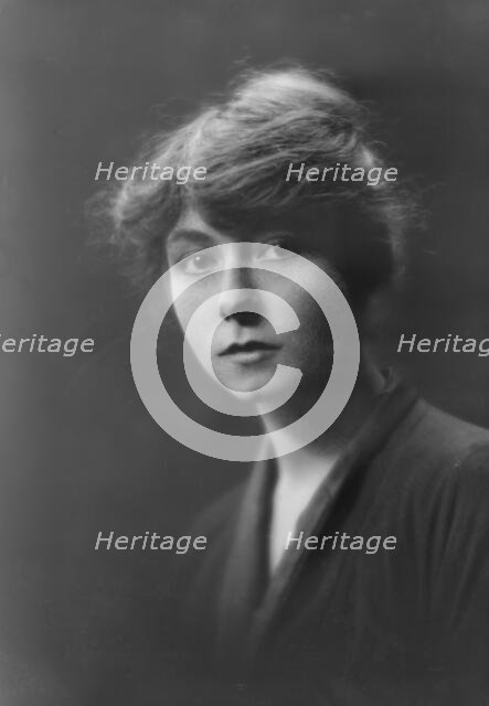 Sebring, Inez, Miss, portrait photograph, 1917 Aug. 29. Creator: Arnold Genthe.