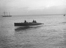 Hydroplane under way, 1913. Creator: Kirk & Sons of Cowes.