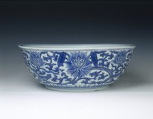 Bowl with Indian lotus decoration, Qing dynasty, Kangxi period, China, 1662-1722. Artist: Unknown