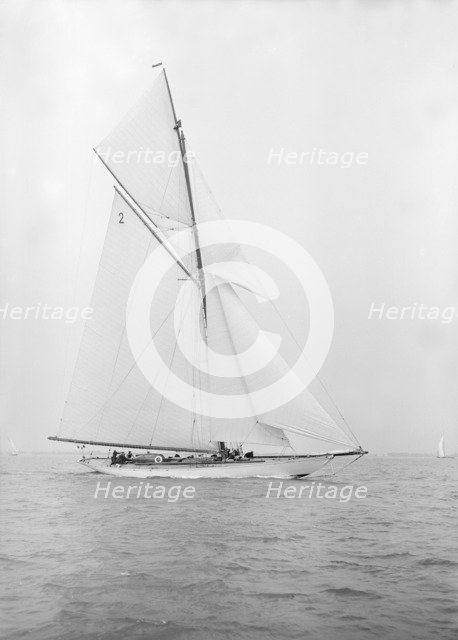 The 40-rater cutter 'Carina' sailing close-hauled, 1913. Creator: Kirk & Sons of Cowes.