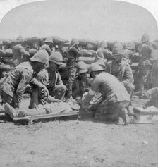 First aid to a wounded fusilier, Honey Nest Kloof Battle, Boer War, South Africa, February 1900.Artist: Underwood & Underwood