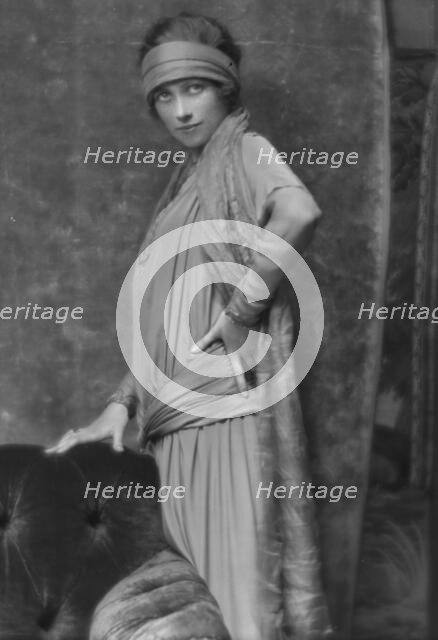 Williams, Harry, Mrs., portrait photograph, 1914 June 30. Creator: Arnold Genthe.