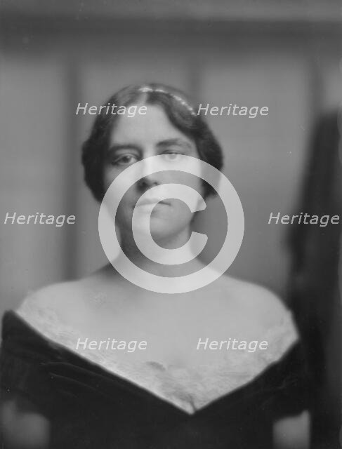 Eckstein, H.J., Mrs., portrait photograph, 1916 or 1917. Creator: Arnold Genthe.