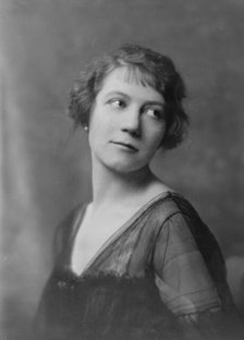 Spirescu, Mme., portrait photograph, 1917. Creator: Arnold Genthe.