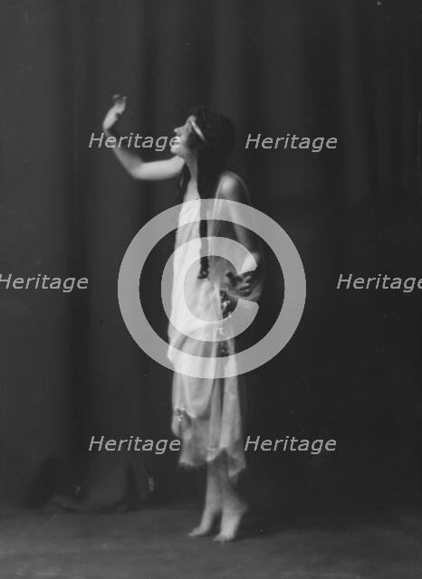 Kuhn, Miss, 1915 May 15. Creator: Arnold Genthe.