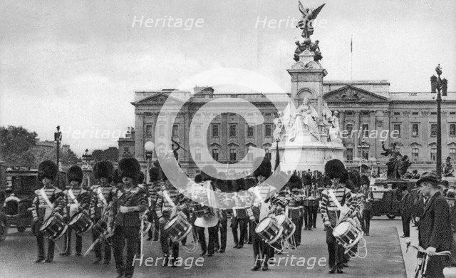 Guards in The Mall, London, early 20th century. Artist: Unknown