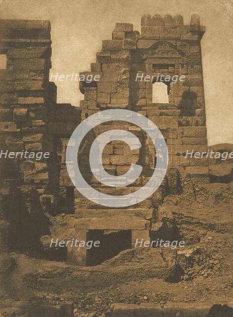 Façade latérale du Gynecée de Rhamsès-Meiamoun, Palais de Médinet-Habou, à Thèbes, 1849-50. Creator: Maxime du Camp.