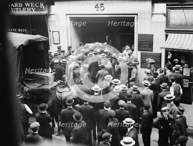 Crowd waiting for Gibson, 1912. Creator: Bain News Service.