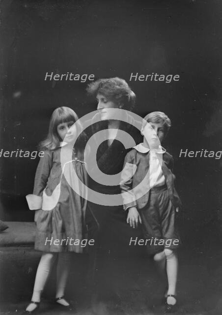 Mrs. J.W. O'Connor and children, portrait photograph, 1919 Feb. 12. Creator: Arnold Genthe.