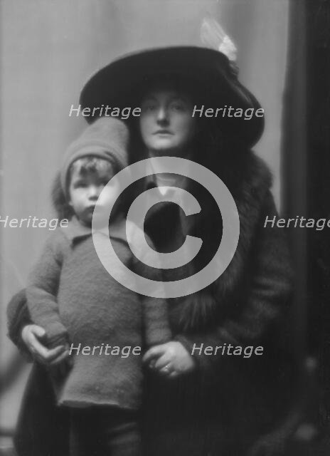 Norris, Charles G., Mrs., and son, portrait photograph, between 1913 and 1942. Creator: Arnold Genthe.