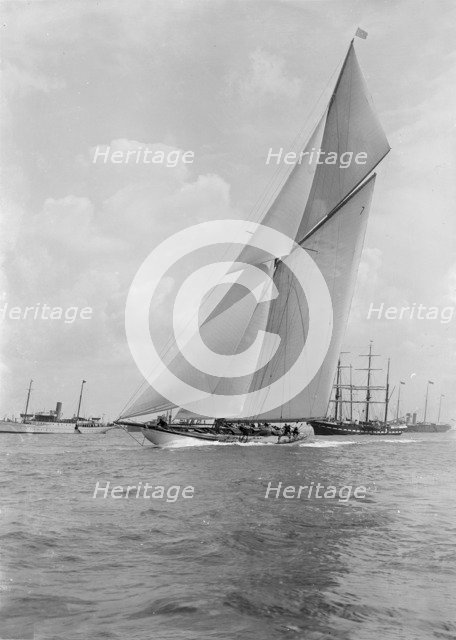 The 179 ton cutter 'White Heather' sailing close-hauled, 1924. Creator: Kirk & Sons of Cowes.
