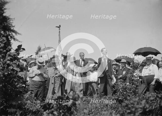 Sen. Moore of Penn. speaking at reunion - Bloody Angle - Gettysburg, 1913. Creator: Bain News Service.